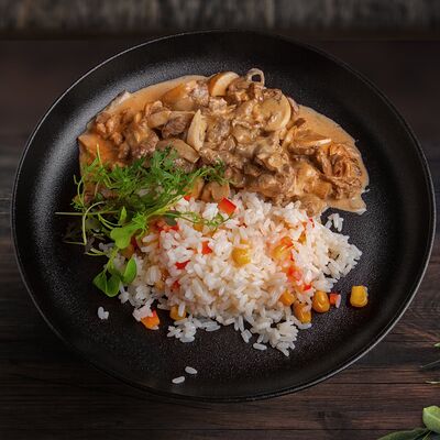 Говядина с грибами и рисом в City club по цене 1010 ₽