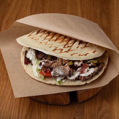 Шаверма в пите с говядинойв Шаверма Sphinx по цене 499 ₽