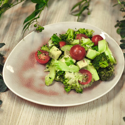 Салат с брокколи и авокадо в Джаганнат по цене 175 ₽