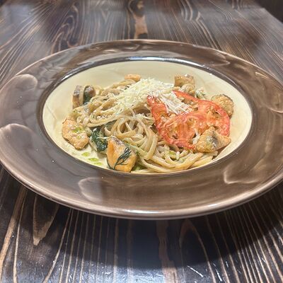 Удон с семгой в сливочно-чесночном соусев Бардак Бар по цене 640 ₽