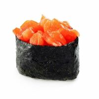 Гункан с лососем в SushiHome