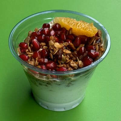 Гранола с йогуртом в Сельдерей по цене 350 ₽