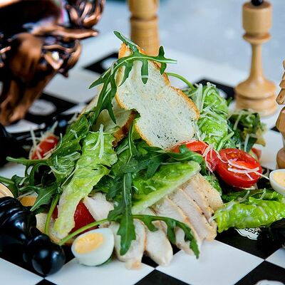 Салат Цезарь базовый в Одесса по цене 497 ₽