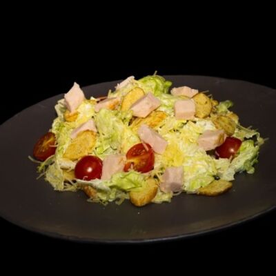 Салат Цезарь с копченой курочкой в Докими по цене 400 ₽