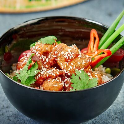 Горячий боул с курицей Карааге в Pho Bo и Том Ям по цене 319 ₽