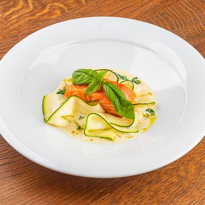 Лосось с припущенным цукини в Жуй по цене 41 р.