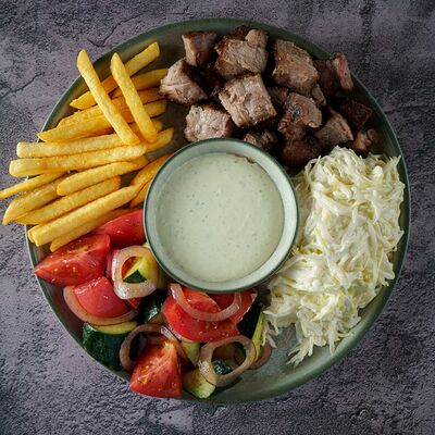 Не шаурма на тарелке со свининой в Гаучо по цене 790 ₽