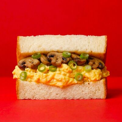 Сэндвич Грибной скрембл в Кофемашина по цене 360 ₽