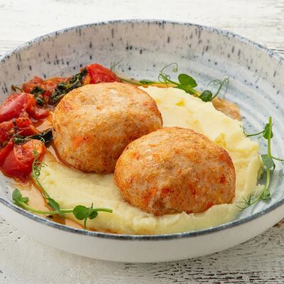 Котлетки из щуки с картофельным пюре и карамелизированными помидорами в Чили пицца по цене 750 ₽