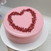 Торт муссовый с сердцем из сублимированной клубники в Katicake