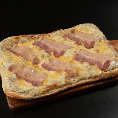 Сырная пицца с беконом в Римские пиццы по цене 760 ₽