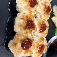 Запечённые роллы с курицей и спайси в Velour