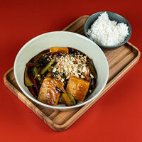 Жареный тофу с овощами и грибами в Pong