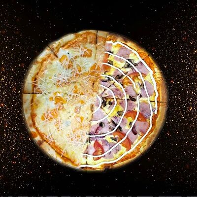 Пицца 50/50 Четыре сыра и Венеция в Пицца Мафия по цене 1100 ₽