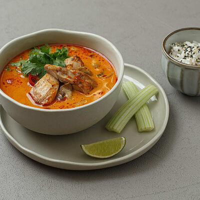 Том Ям с курицей в Диккенс по цене 650 ₽