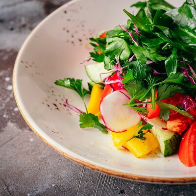 Салат из свежих овощей в Torro Grill по цене 720 ₽