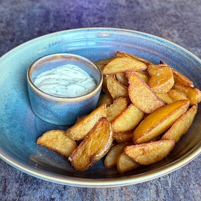 Картофельные дольки со специями в Pink milk x Lift по цене 450 ₽