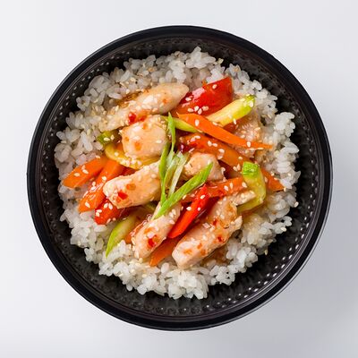 Курица в кисло-сладком соусе в Wok & Рис по цене 465 ₽