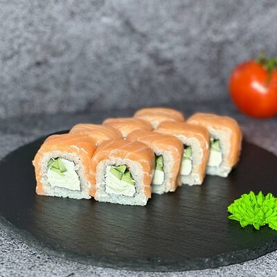 Филадельфия с огурцом в Всё вкусно и недорого по цене 726 ₽