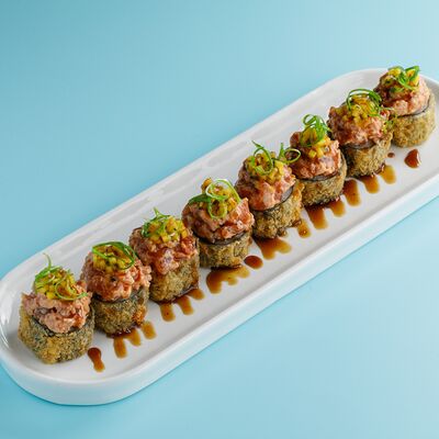 Темпура ролл с тартар из тунца и сальса из манго в MO by Matisov по цене 859 ₽