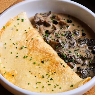 Омлет с моцареллой и соусом из белых грибов в The Odi по цене 24 р.