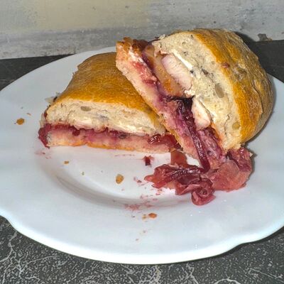 Чиабатта с курицей и салатом коул-слоу в Julycoffee по цене 459 ₽