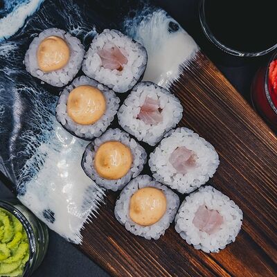 Ролл спайси окунь в Sushi Time по цене 245 ₽