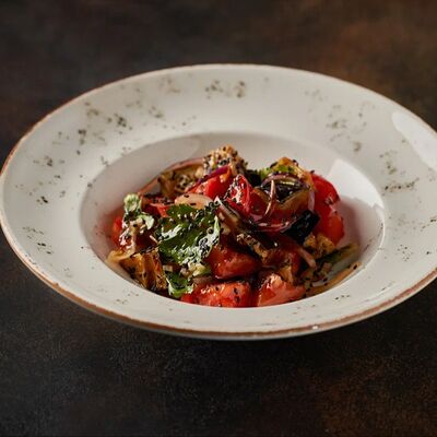 Салат с хрустящими баклажанами и бакинскими томатами в MeatBarrique по цене 660 ₽