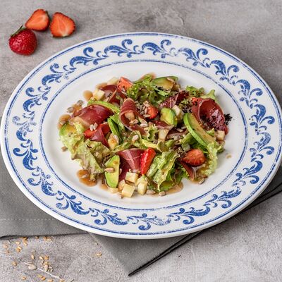 Салат с вяленой уткой с медово-горчичным соусом в Русская усадьба по цене 680 ₽