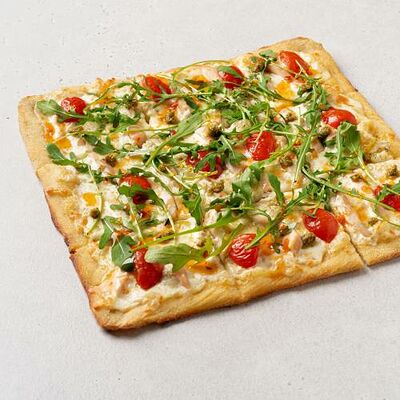 Римская пицца с томатами черри в Sakura по цене 699 ₽