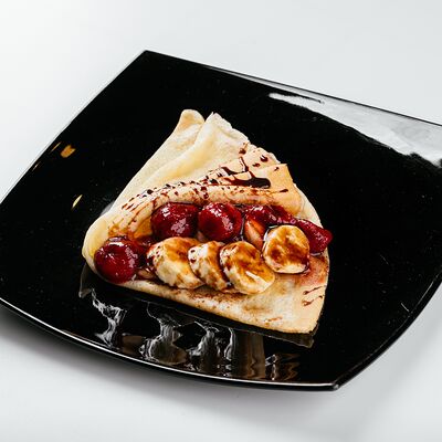 С клубникой и бананом в Блинная забава по цене 249 ₽