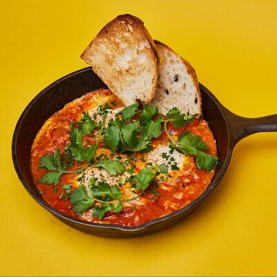 Шакшука из трех яиц в Крутые желтки по цене 620 ₽