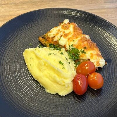 Филе горбуши по-лугански с овощами под румяным сыром в AGATA по цене 450 ₽