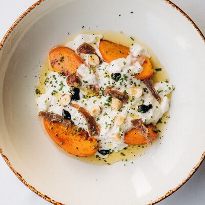 Карамелизированная хурма, страчателла, анчоусы в Sava по цене 690 ₽