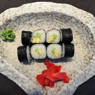 Ролл с авокадо в Суши-бар Якудза по цене 320 ₽