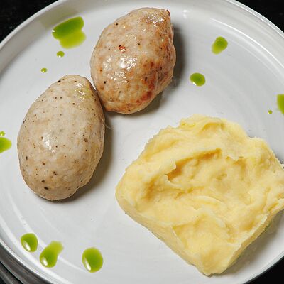 Куриные котлетки с картофельным пюре в Зун-Зан по цене 400 ₽