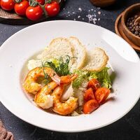 Цезарь с креветками в Папа Карло