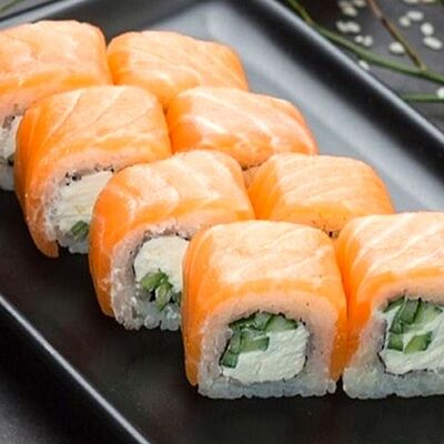 Ролл Филадельфия с огурцом в Fish Roll по цене 1240 ₽