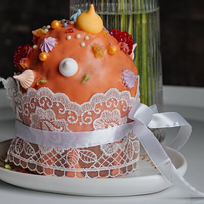 Кулич с изюмом и оранжевой глазурью в Татьянин Двор по цене 600 ₽