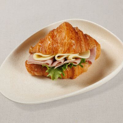 Круассан с ветчиной и сыром в Мука и Фартук по цене 606 ₽