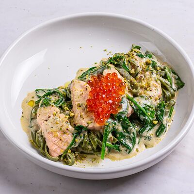 Паста матча с лососем и красной икрой в Море на Патриках по цене 979