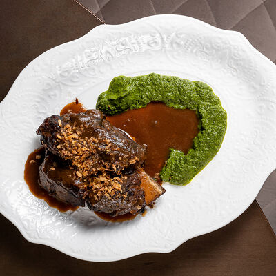 Томлёное мраморное ребро в соусе порто в Бибирево по цене 1800 ₽