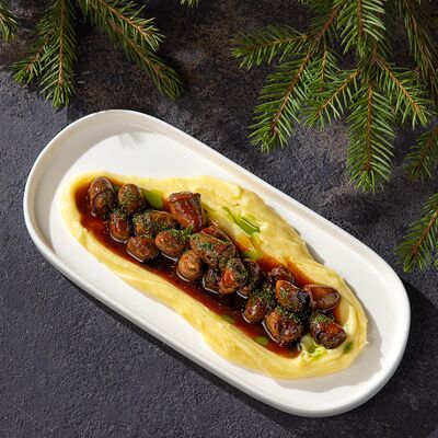 Куриные сердечки в соусе порто с картофельным пюре в Пилигрим по цене 640 ₽