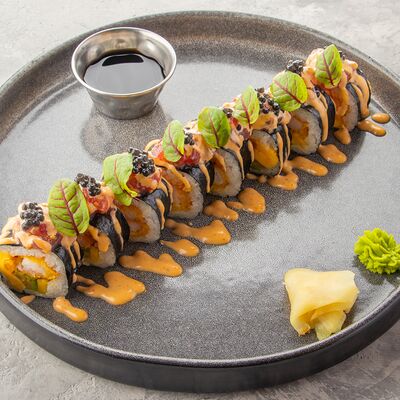 Ролл с тигровой креветкой, тунцом и сливочным сыром в Brasserie Kriek по цене 1030 ₽