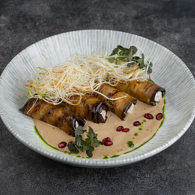 Рулетики из баклажанов с соусом баже в Бумбараш по цене 490 ₽