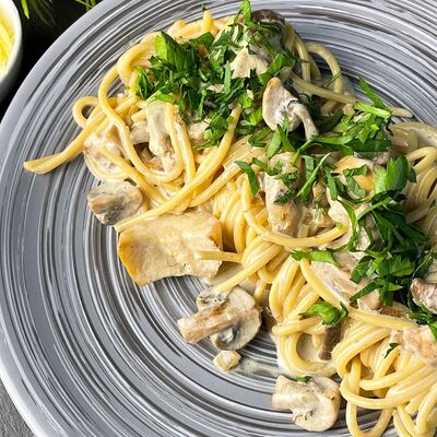 Паста с белыми грибами в Андеграунд Pizza & Sushi по цене 345 ₽