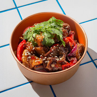 Хрустящий баклажан с говядиной в YUZU по цене 890 ₽