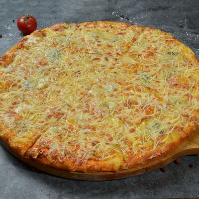 Пицца Четыре сыра в Шашлычный дворик по цене 1260 ₽