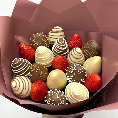 Новогодний букет клубника в шоколаде №1 в Con Amore по цене 3490 ₽