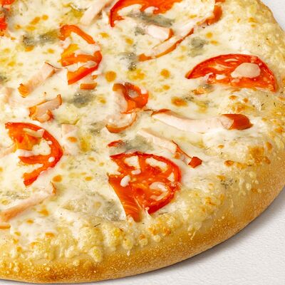 Сырная с цыпленком на пышном тестев Суши Wok по цене 899 ₽